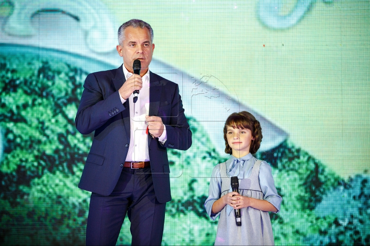 Seara surprizelor "Edelweiss"! O familie din Hânceşti a primit în dar o casă (FOTOREPORT)