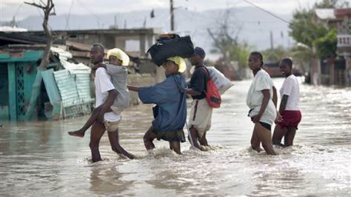 Ploile torenţiale fac ravagii în Haiti! Sinistraţii, lipsiţi de ajutoare umanitare