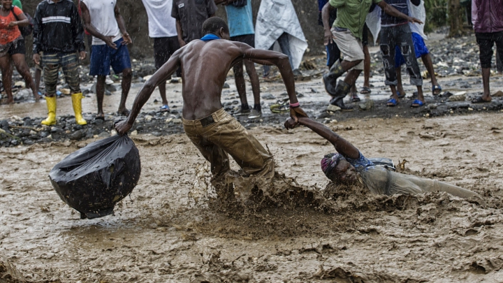 BILANŢ NEGRU! Uraganul Matthew a ucis 572 de persoane în Haiti