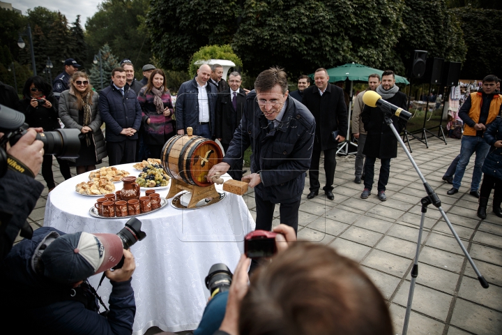 PETRECERE MARE, în inima Capitalei! Cum sărbătoresc chişinăuienii Hramul Oraşului (FOTOREPORT)