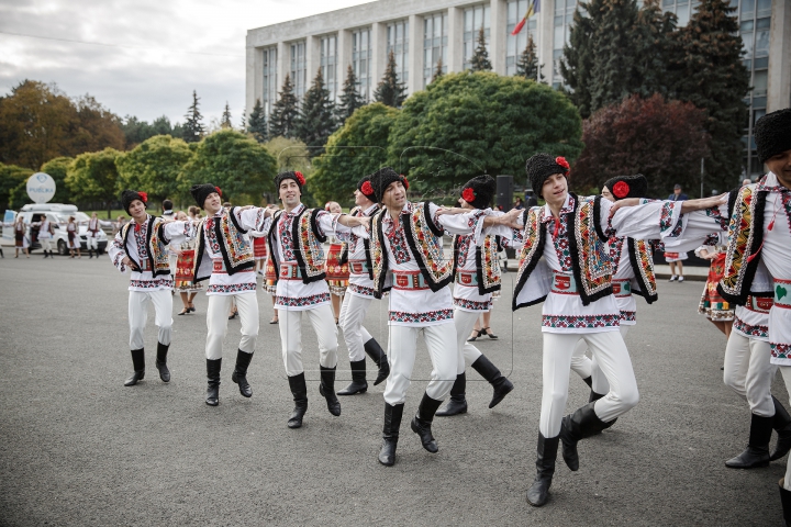 PETRECERE MARE, în inima Capitalei! Cum sărbătoresc chişinăuienii Hramul Oraşului (FOTOREPORT)