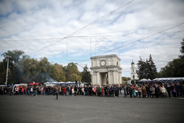 PETRECERE MARE, în inima Capitalei! Cum sărbătoresc chişinăuienii Hramul Oraşului (FOTOREPORT)