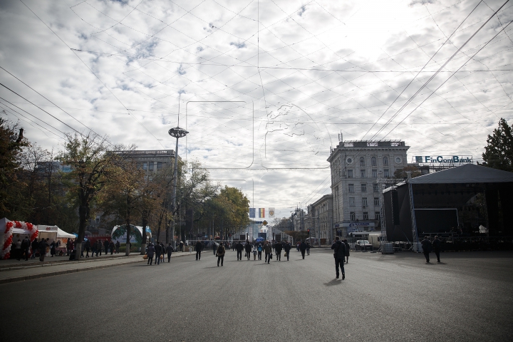 PETRECERE MARE, în inima Capitalei! Cum sărbătoresc chişinăuienii Hramul Oraşului (FOTOREPORT)