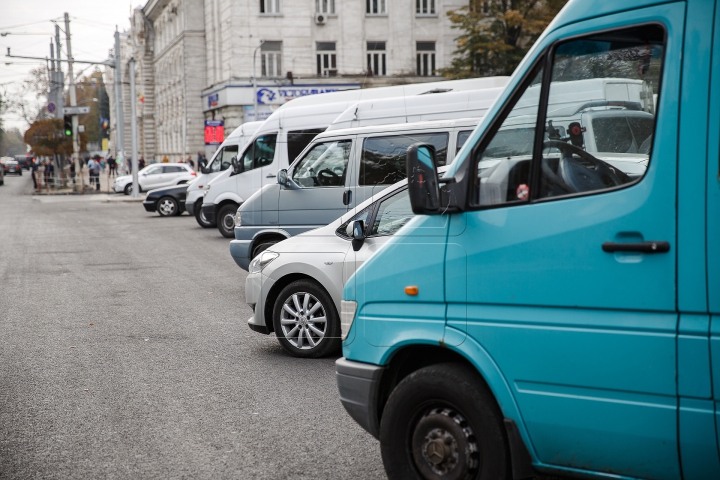 Protest cu claxoane în Capitală! Transportatorii de pe rutele internaționale, nemulţumiţi de controale