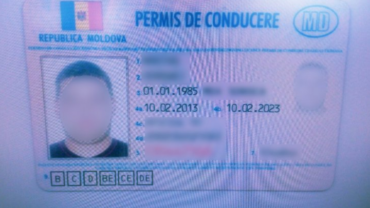 S-a pornit în Moldova cu permisul de conducere fals, cumpărat cu 10.000 de ruble. Ce a urmat