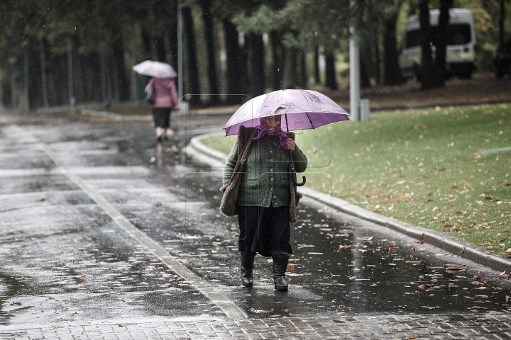 COD PORTOCALIU de ploi: 105 de localităţi din ţară AU RĂMAS FĂRĂ ENERGIE ELECTRICĂ (FOTOREPORT)