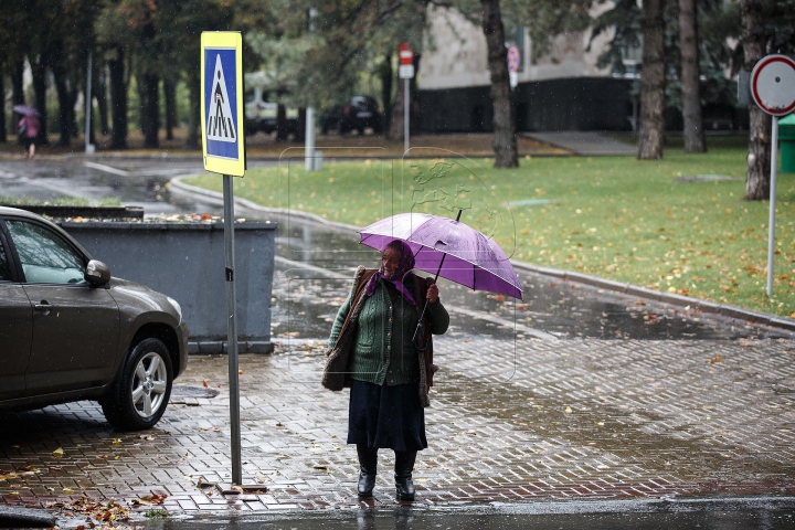 COD PORTOCALIU de ploi: 105 de localităţi din ţară AU RĂMAS FĂRĂ ENERGIE ELECTRICĂ (FOTOREPORT)