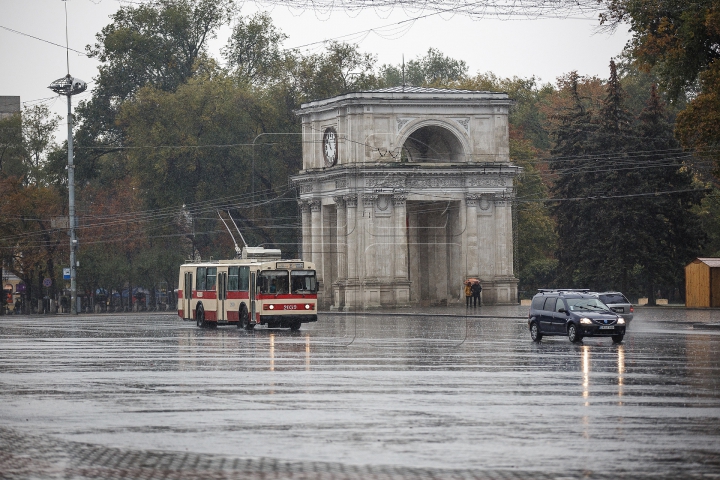 COD PORTOCALIU de ploi: 105 de localităţi din ţară AU RĂMAS FĂRĂ ENERGIE ELECTRICĂ (FOTOREPORT)