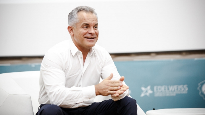 "O zi" din viaţa politicianului Vlad Plahotniuc (VIDEO)