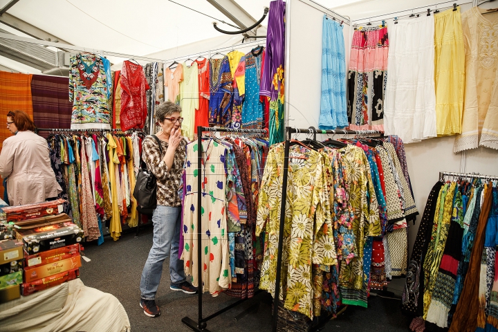 Bazar indian la Chişinău. Ce pot găsit aici iubitorii de cultură orientală (FOTOREPORT)
