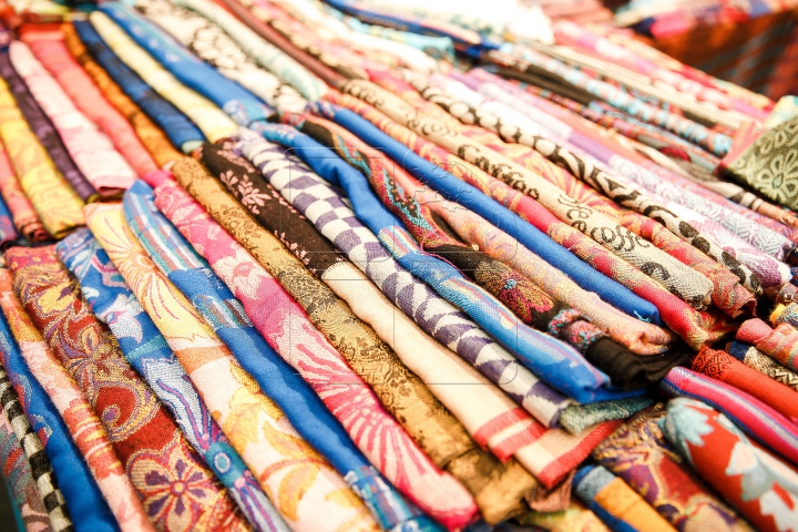 Bazar indian la Chişinău. Ce pot găsit aici iubitorii de cultură orientală (FOTOREPORT)