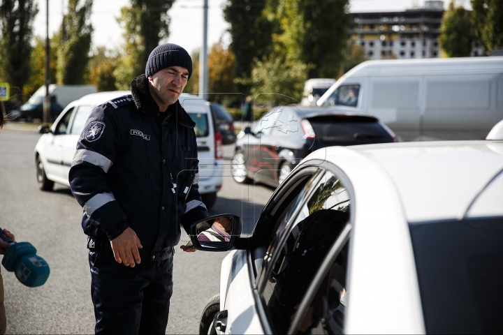 Viaţa pasagerilor, ÎN PERICOL! Ce nereguli au fost depistate în taxiurile din Capitală (FOTO)