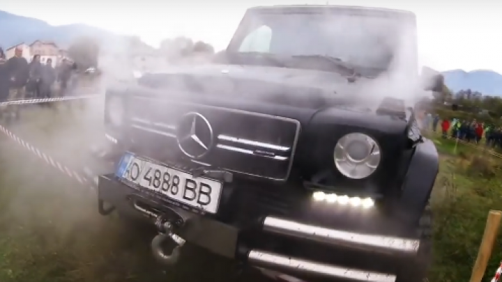 BĂTAIE DE JOC! Un Mercedes legendar, în teste extreme (VIDEO ŞOCANT)