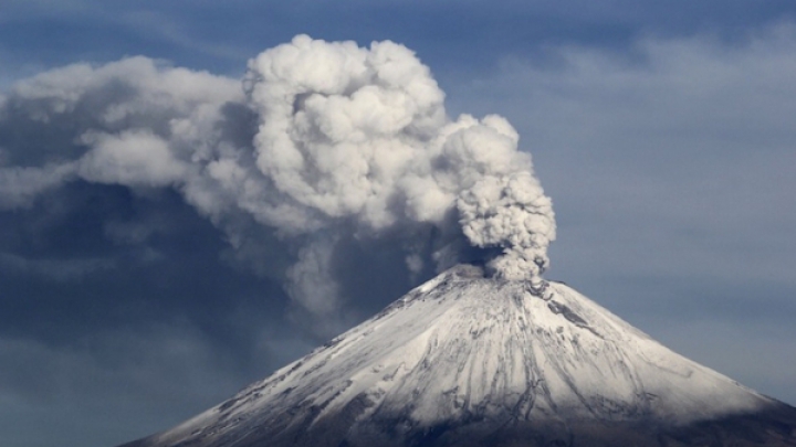 ALARMANT! Vulcanul de Foc, într-o puternică fază de erupţie