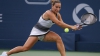 Tenismena Dominika Cibulkova şi-a prezentat trofeul, după ce a învins-o pe Angelique Kerber