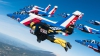 CEL MAI SPECTACULOS CLIP din 2016! Au zburat cu jetpack-uri lângă avioane de vânătoare (VIDEO)