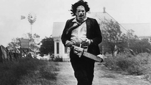 Speriat de MOARTE după ce a văzut că cineva tăia o femeie cu drujba. Ce a urmat (VIDEO)