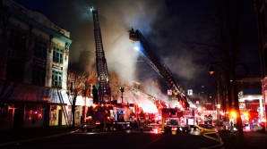 INCENDIU PUTERNIC în Germania! Un bloc de şase etaje, mistuit de FLĂCĂRI. Sunt MORŢI şi RĂNIŢI (VIDEO)