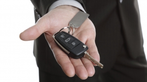 Moldovenii cumpără mai multe mașini noi. Care sunt cele mai vândute automobile (VIDEO)