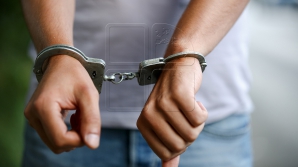 Fost primar de Truşeni şi amicii lui, implicaţi în SCHEME de delapidare. Ce ILEGALITĂŢI au găsit poliţiştii