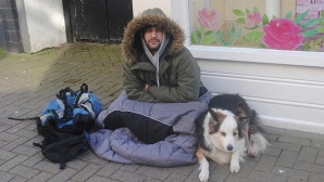 Cerşetorul care la sfârşitul zilei pleacă acasă cu o maşină pe care majoritatea oamenilor nu şi-o permit