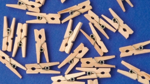 #LifeStyle: Cleştele, nu doar pentru rufe. Vezi în ce activităţi casnice mai poate fi folosit (VIDEO)