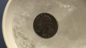 INTERESANT! Motivul pentru care trebuie să pui o monedă în congelator atunci când pleci în vacanţă