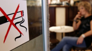 Legea antitutun, încălcată: Mii de oameni au fost amendaţi pentru fumat în spaţiul public