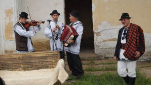 Festivalul datinilor de cătănie! Obiceiurile tradiţionale, promovate de colective folclorice din toată ţara