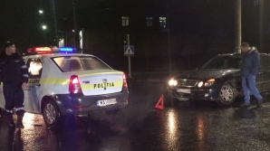ACCIDENT în Capitală: Două automobile s-au lovit violent. Poliţia, la faţa locului (FOTO)