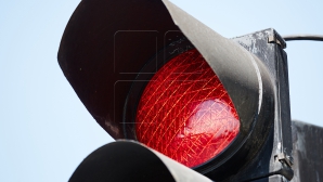 Ambulanţă, implicată în accident în Capitală. Şoferul a trecut la roşu fără a avea girofarul pornit