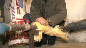 Paza bună trece primejdia rea! În Capitală a început termo-izolarea țevilor de apă împotriva îngheţului