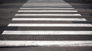 REVOLTĂTOR: Şi-au parcat automobilele în dreptul trecerii de pietoni (FOTO)