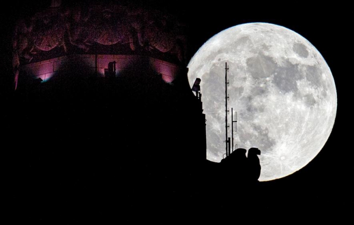 FENOMENUL SECOLULUI. Cum s-a văzut Super Luna din diferite colţuri ale lumii (FOTOREPORT)