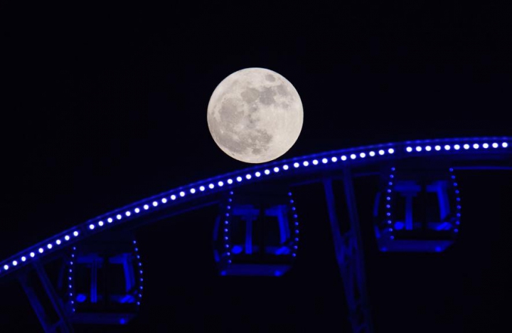 FENOMENUL SECOLULUI. Cum s-a văzut Super Luna din diferite colţuri ale lumii (FOTOREPORT)