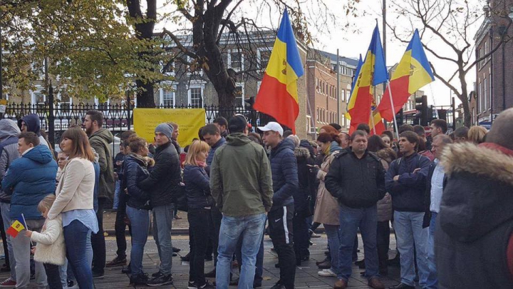 ALEGERI MOLDOVA, TURUL II:  Sute de alegători la secţia de votare din Londra (VIDEO)