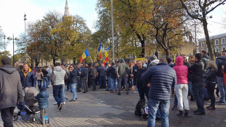 ALEGERI MOLDOVA, TURUL II:  Sute de alegători la secţia de votare din Londra (VIDEO)