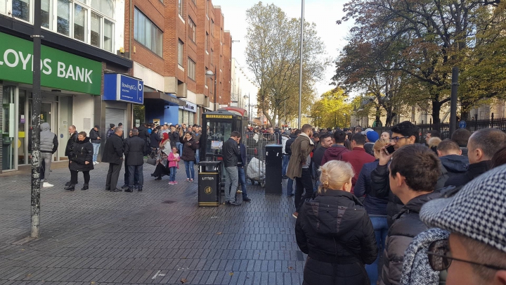 ALEGERI MOLDOVA, TURUL II:  Sute de alegători la secţia de votare din Londra (VIDEO)