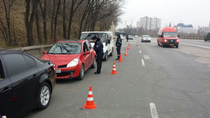 RAZIE de la INP împotriva șoferilor care nu își achită amenzile. Sute de automobile, trase pe dreapta