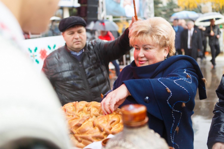 Hramul Orheiul, în toi. Orheienii au savurat din prânzul tradiţional, oferit gratuit de primarul Ilan Şor