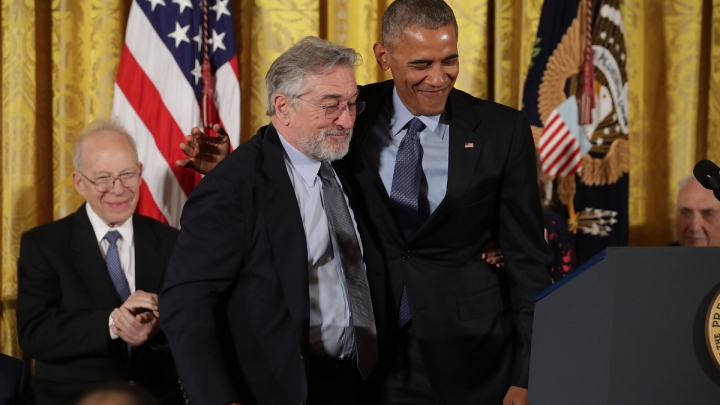 Momente EMOŢIONANTE la Casa Albă! Mai multe celebrităţi, decorate de Barack Obama (VIDEO/FOTO)