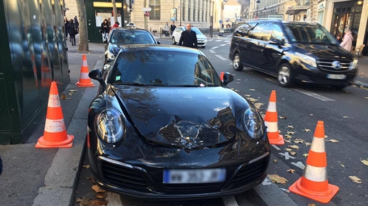 NO COMMENT: Și-a parcat Porsche-ul într-un loc interzis, iar acum REGRETĂ amarnic (FOTO)