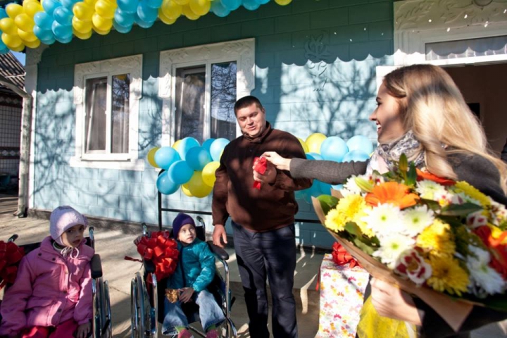 Edelweiss împlineşte vise: O familie din raionul Hânceşti a primit în dar o casă (FOTO)