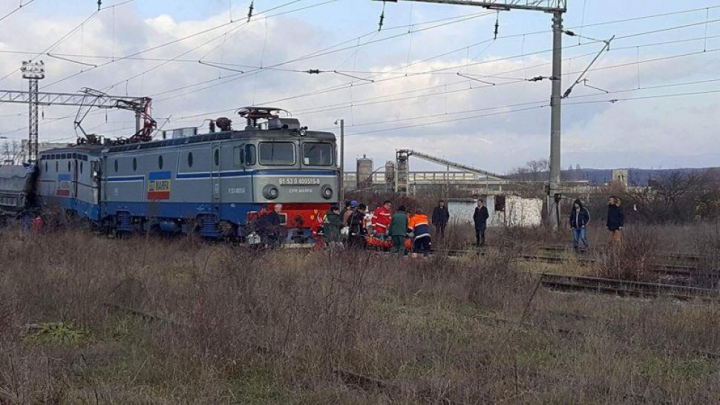 Două trenuri S-AU CIOCNIT în România. Cel puţin un om a murit (VIDEO/FOTO)