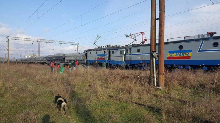 Două trenuri S-AU CIOCNIT în România. Cel puţin un om a murit (VIDEO/FOTO)