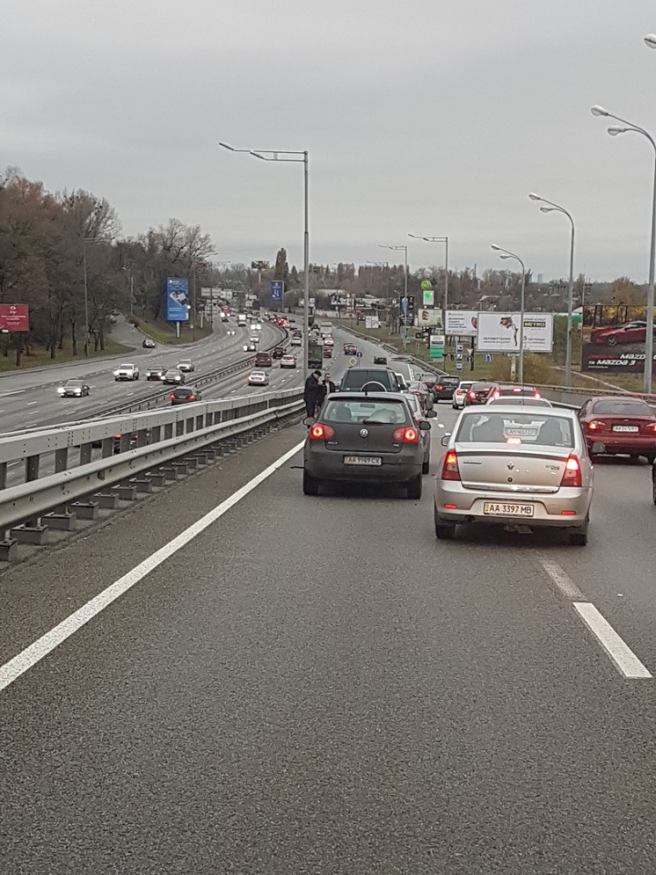 ACCIDENT ÎN LANŢ: Cel puţin 11 maşini au fost avariate (FOTO)