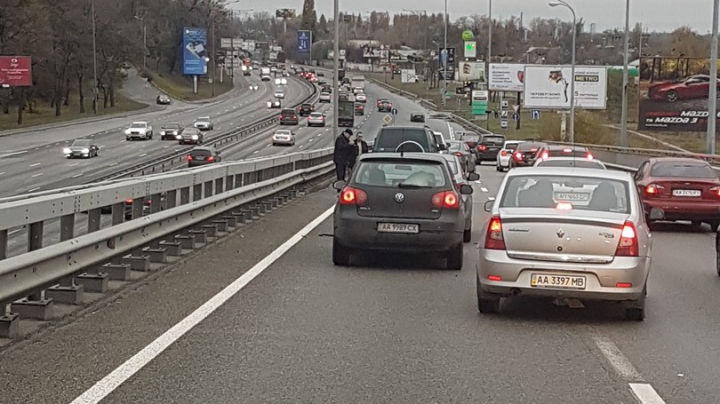 ACCIDENT ÎN LANŢ: Cel puţin 11 maşini au fost avariate (FOTO)