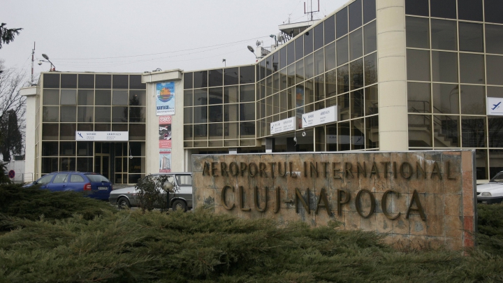 Accident pe aeroportul din Cluj! O cisternă s-a ciocnit cu un avion