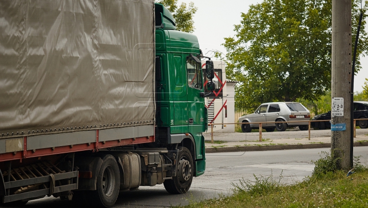 Tentativă de contrabandă EŞUATĂ. Ce a încercat să ascundă un camionagiu de ochii vameşilor 