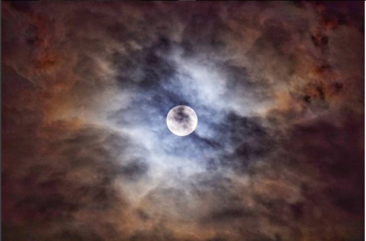 FENOMENUL SECOLULUI. Cum s-a văzut Super Luna din diferite colţuri ale lumii (FOTOREPORT)